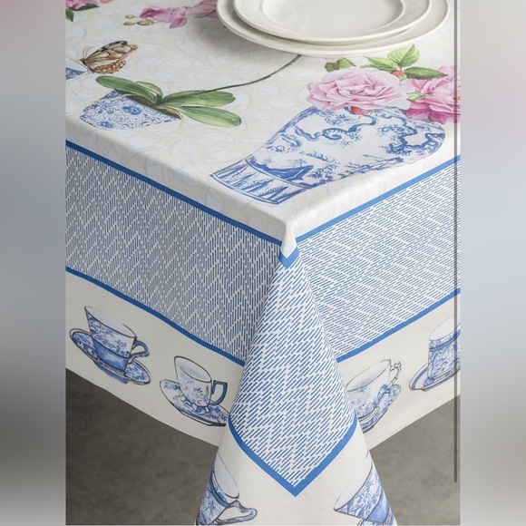 Gorgeous Maison d’Hermine Tablecloth 54” x 72” - Picture 3 of 9